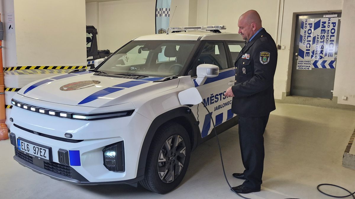 Jablonec reaguje na útok z Chřibské, strážníky vybaví dlouhými zbraněmi